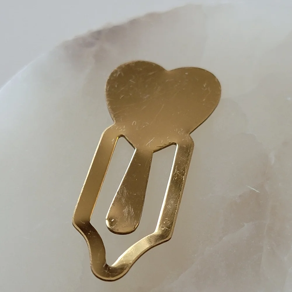 N/A heart bookmark